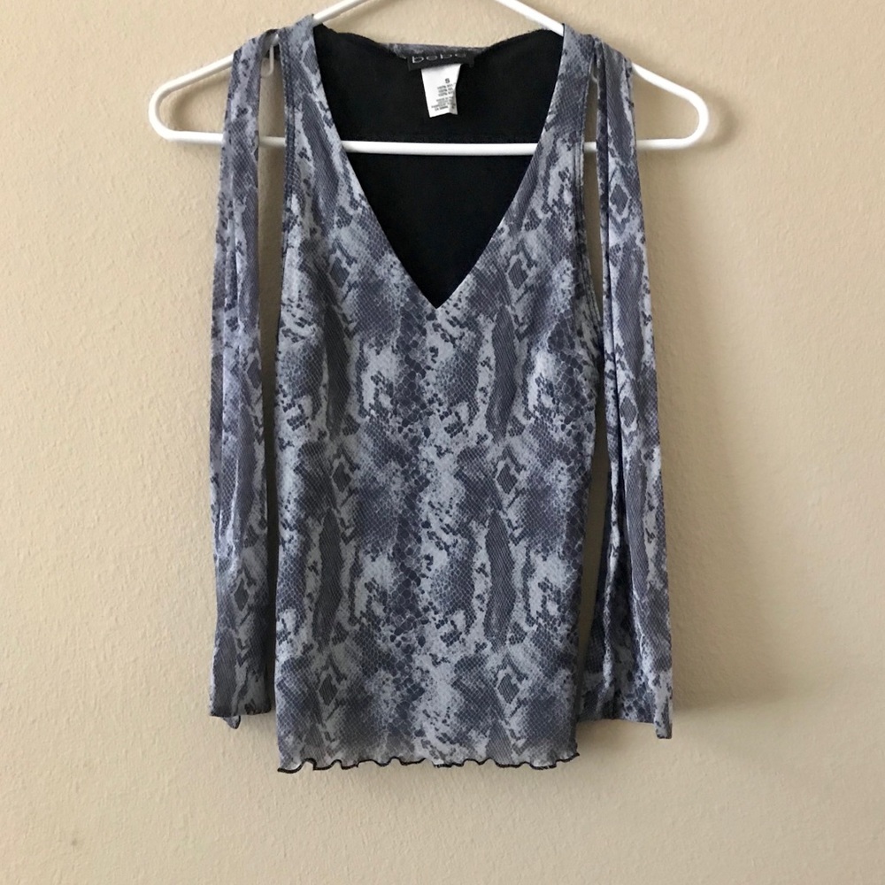 BEBE Gray Snakeskin Top - Picture 4 of 8